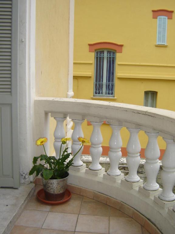 Aux 3 Lits Qui Chantent - Au Village Vence Exterior foto
